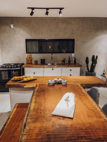 Dapur atau dapur kecil di Casa Container com SPA e linda vista para a Serra da Mantiqueira