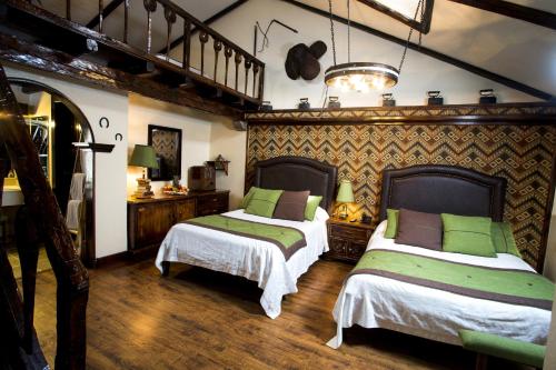 Postel nebo postele na pokoji v ubytování Hosteria Rumipamba De Las Rosas