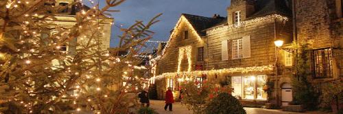 a group of people walking down a street with christmas lights at Domaine de la Tranquillité V in Noyal-Muzillac