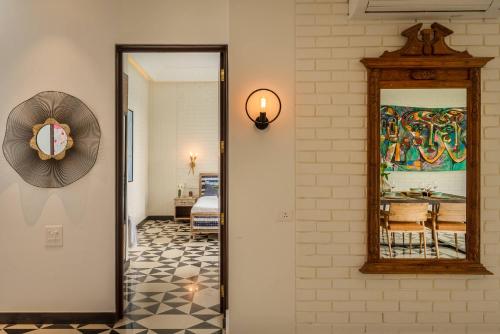 a hallway with a mirror and a room at La Viola Estate in Anjuna