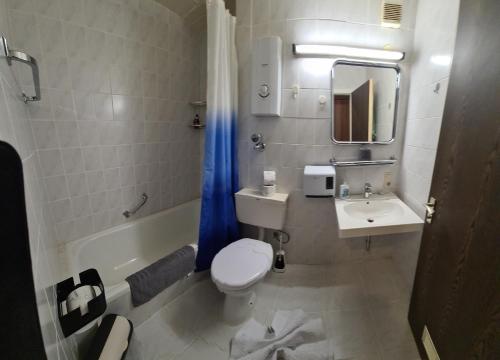 a bathroom with a toilet and a sink and a tub at Traumurlaub im Bayerische Wald in Sankt Englmar