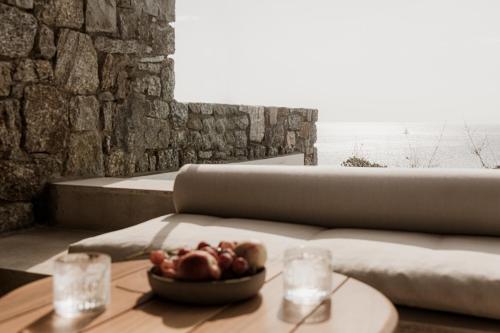 Un lugar para sentarse en Enigma Mykonos Hideaway Suites