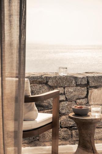 Un lugar para sentarse en Enigma Mykonos Hideaway Suites