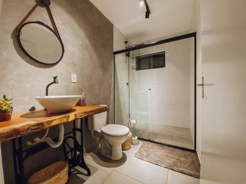 Bilik mandi di Casa Container com SPA e linda vista para a Serra da Mantiqueira