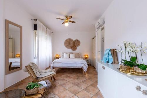 a bedroom with a bed and a ceiling fan at Via del mare angolo via Cavour 2 IUN R1784 in Villasimius