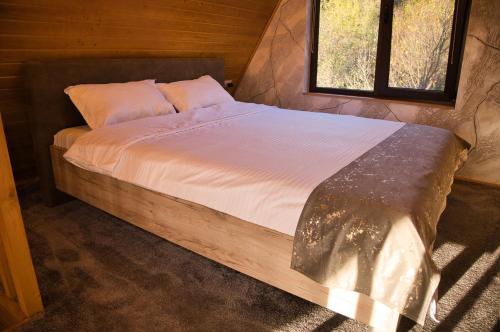 Кровать или кровати в номере Cabana A frame Olanesti