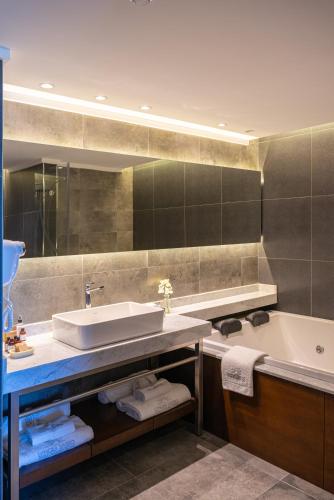 Un baño de Hotel Uthgra Sasso