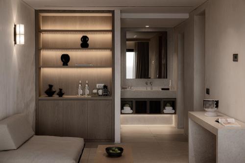 Un baño de Enigma Mykonos Hideaway Suites
