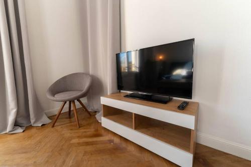 NICE CENTRE-VILLE STUDIO 2 REFAIT A NEUF en etage