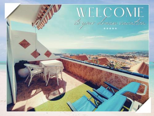 un panneau pour un balcon avec une table et des chaises dans l'établissement -`ღ´- Couples' Paradise. Insta-worthy Ocean Views., à Adeje