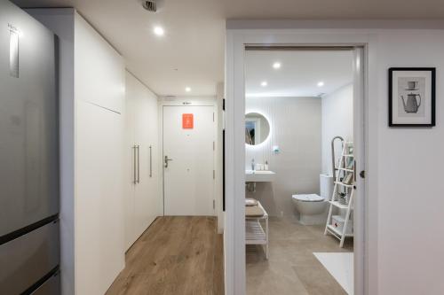 a bathroom with a toilet and a sink at SUPERB DÚPLEX with Pool & Garage in Valencia