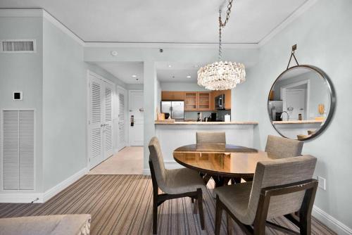 a dining room with a table and a mirror at Stylish Suite to Have a Great Stay! in Miami