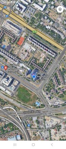 Sava Centar في Novi Beograd: منظر علوي لتقاطع المدينة مع الطريق السريع