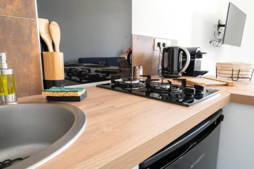 NICE 3 CENTRE-VILLE STUDIO EN ETAGE REFAIT A NEUF