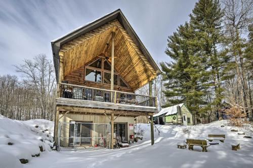 Το Adirondack Cabin on Peaceful Lake Near Glenfield! τον χειμώνα