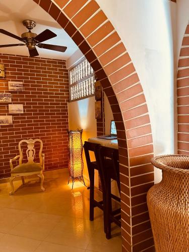 an archway in a room with a desk and a chair at Hotel La Magdalena in Cartagena de Indias