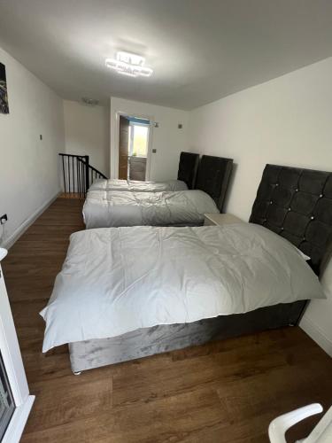 a bedroom with two beds and a couch at Cozy cottage in Almondbury