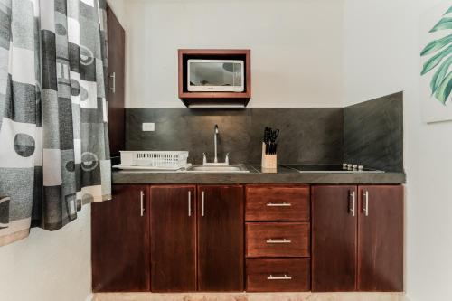 a kitchen with a sink and a mirror at Seáak Cancun Rentals in Cancún