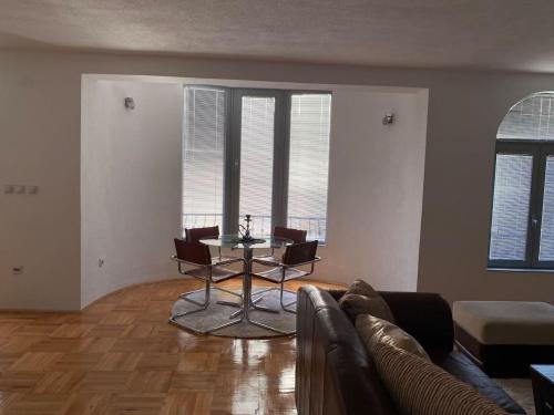 Gallery image of Luxury apartment in Bitola