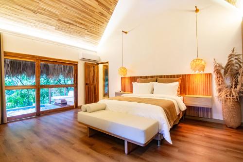 Postel nebo postele na pokoji v ubytování Tewimake Hotel