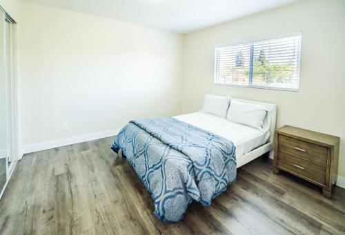 a bedroom with a bed and a dresser and a window at Large chic 5-bedroom 3 bathroom clost to Downtown LA in Los Angeles