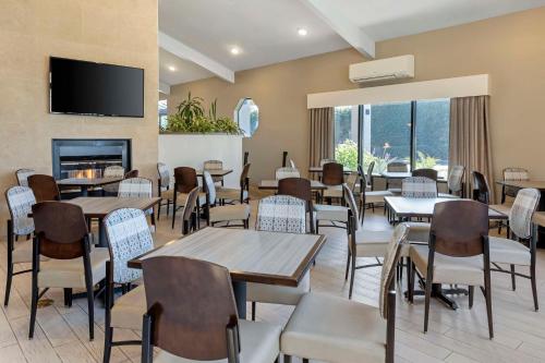 Et tv og/eller underholdning på Best Western Plus Executive Inn Rowland Height City of Industry