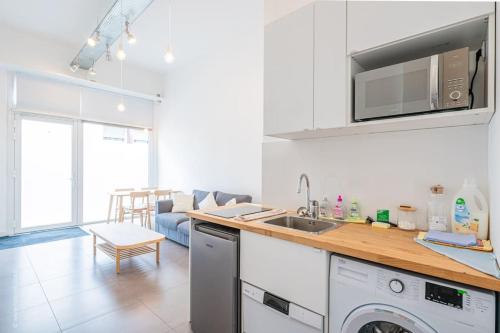 a kitchen with a sink and a dishwasher in a room at L'Atelier Loft-Invalides Tour Eiffel- 6 pers-2 Chambres - Cosy in Paris