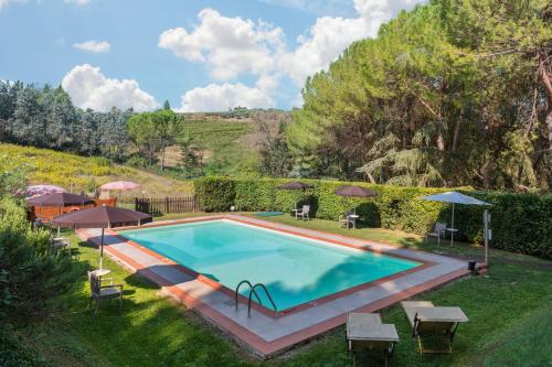 an overhead view of a swimming pool with tables and umbrellas at Antico Podere Il Bugnolo in Poggibonsi