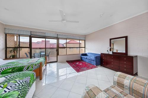 Postel nebo postele na pokoji v ubytování Tuggeranong Short Stay #10C - Sleeps 6