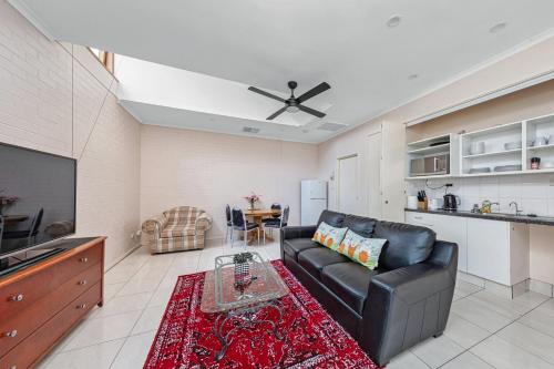 Kuchyň nebo kuchyňský kout v ubytování Tuggeranong Short Stay #10C - Sleeps 6