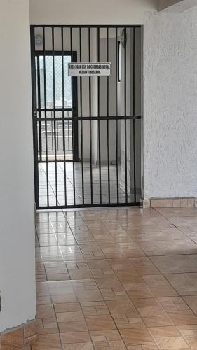 Fotografie z fotogalerie ubytování 500M DA PRAIA, Prédio cm Piscina, 1Garagem, WI-FI 300 Mbps, Centro de Guarujá, próximo à Praia e Comércio, horários check-in e check-out flexíveis, churrasqueira, v destinaci Guarujá