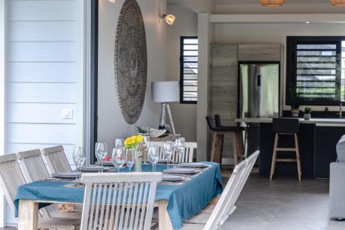 Fotografie z fotogalerie ubytování Villa Ho'a - bord de mer avec piscine v destinaci Papetoai