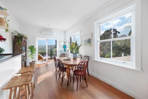 a kitchen and dining room with a table and chairs at CHES4 - Woollahra Getaway in Sydney