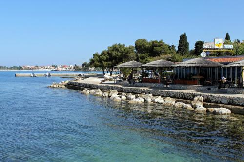 Apartments with parking space Zadar - 21919