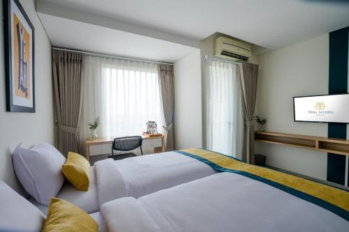 Ένα ή περισσότερα κρεβάτια σε δωμάτιο στο Hotel Dhika Serenity @ Jatiwarna