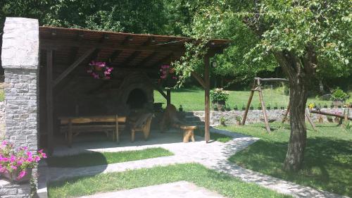 Taman di luar Villa Ana Marija
