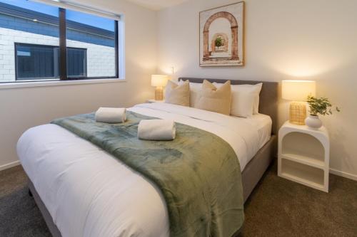 a bedroom with a large bed and a window at Central Sunny Perch 2 bed 1 bath in Christchurch