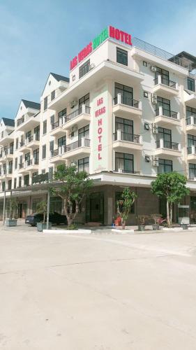 a large white building with a sign on it at LAS VEGAS HOTEL in Quang Ninh