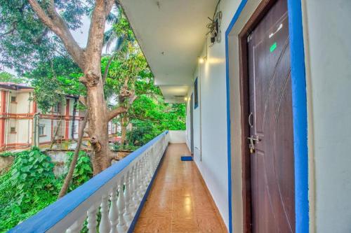 a hallway with a door and a tree at Baga Beach Crystal in Baga