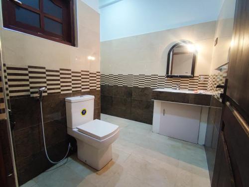 a bathroom with a toilet and a sink at Victoria Nature Resort in Digana