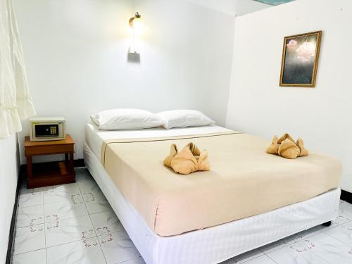 a bedroom with two beds with towels on them at Bang sit Guest House in Phi Phi Don