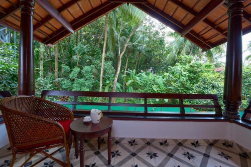 Un balcón o terraza de Malabar Kovilakam