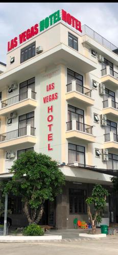 a building with a sign that reads las vegas hotel at LAS VEGAS HOTEL in Quang Ninh