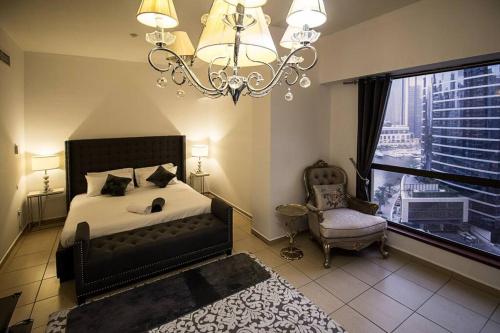 Postel nebo postele na pokoji v ubytování Luxury 2 Bed Entire Apartment Dubai-Marina-JBR Near Beach with Gym & Pool-Metro Access