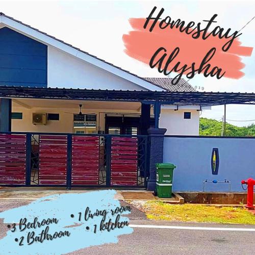 Alysha Homestay في كوالا ليبيس: علامة أمام منزل مع كلمة مستشار الصدق
