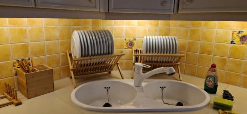 a kitchen counter with a sink and two chairs at Weilheimer Ferienparadies in Weilheim in Oberbayern
