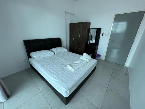 a bedroom with a bed with white sheets and pillows at SZ Home Legacy at Meritus in Perai