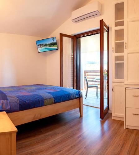 a bedroom with a bed and a balcony with a table at Ollu e Stentu in Dolianova