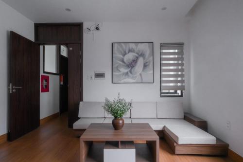 a living room with a couch and a table at Lamour homestay in Thôn Kim Long (1)