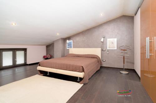 a bedroom with a bed in a room at Relax nel verde in Bracciano